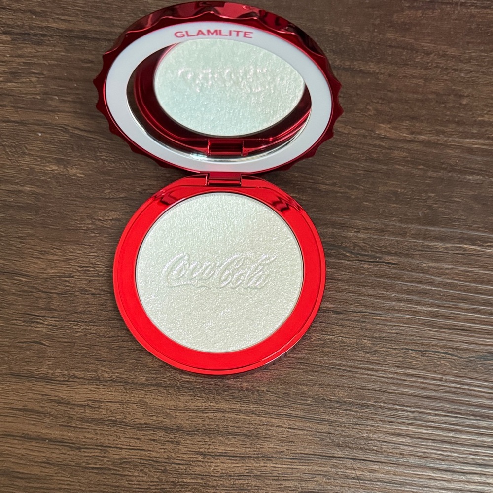 Coca-Cola Glamlite Red Glow Highlighter - Picture 2 of 2
